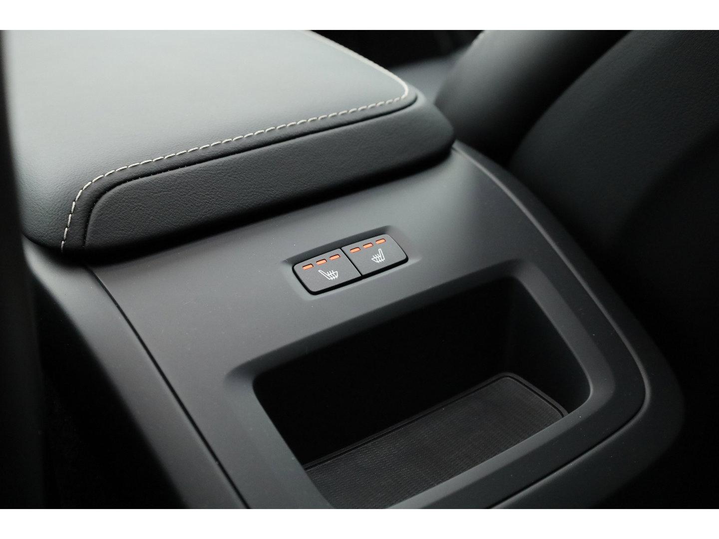 Volvo XC60 2.0 T8 Plug-in-hybrid AWD Polestar Engineered | Bowers & Wilkins | Pano | Öhlins |  | HUD | Elek. Trekhaak | 360cam | 22'' | Zwarte hemel |
