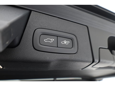 Volvo XC60 2.0 T8 Plug-in-hybrid AWD Polestar Engineered | Bowers & Wilkins | Pano | Öhlins |  | HUD | Elek. Trekhaak | 360cam | 22'' | Zwarte hemel |