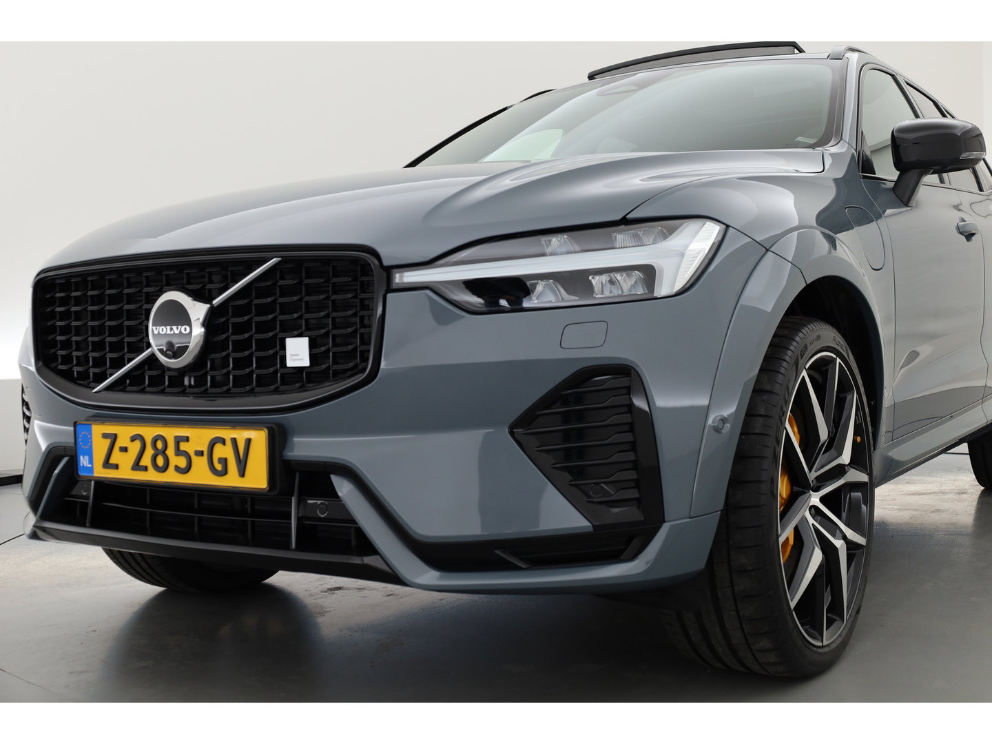 Volvo XC60 2.0 T8 Plug-in-hybrid AWD Polestar Engineered | Bowers & Wilkins | Pano | Öhlins |  | HUD | Elek. Trekhaak | 360cam | 22'' | Zwarte hemel |