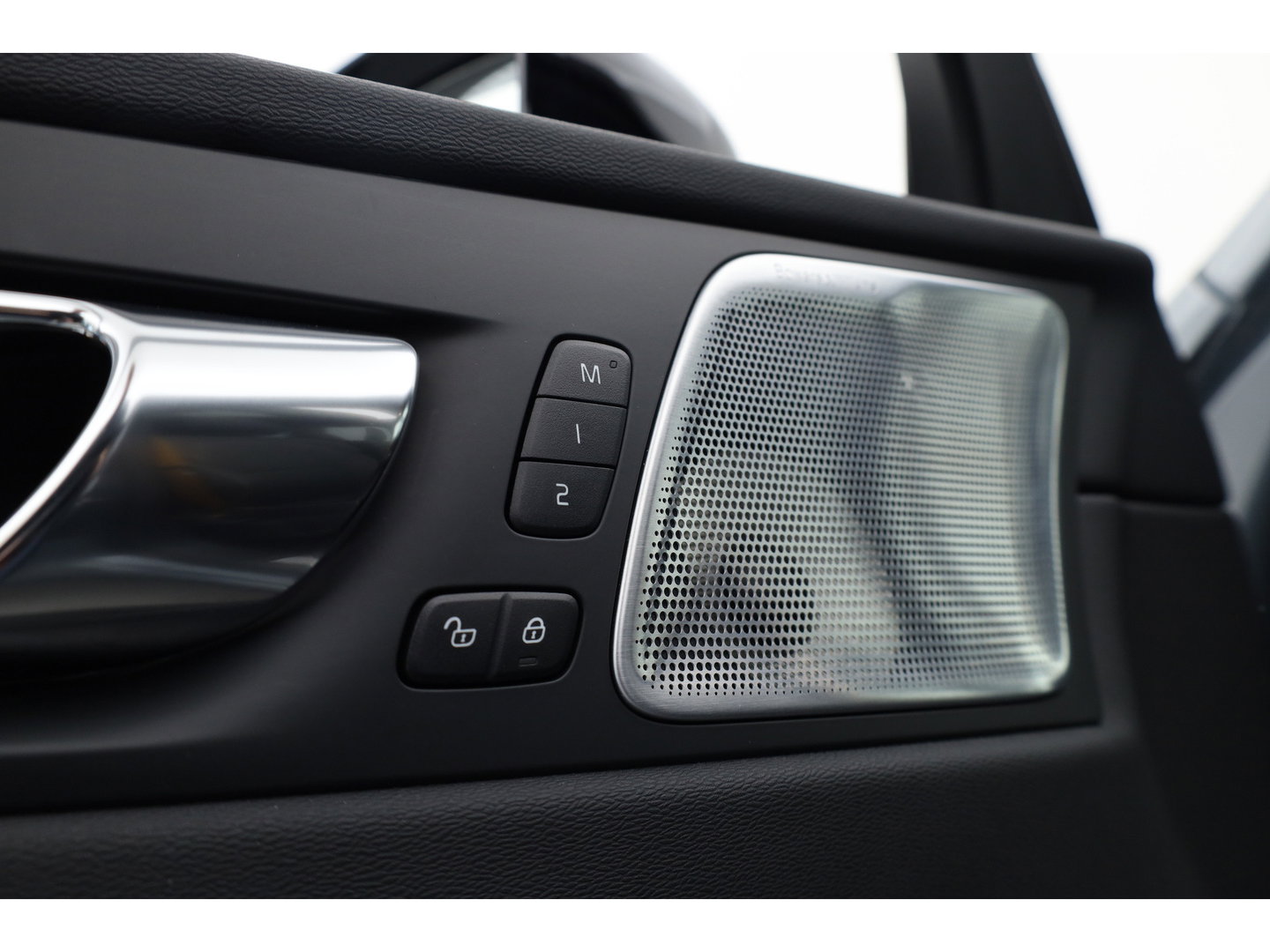 Volvo XC60 2.0 T8 Plug-in-hybrid AWD Polestar Engineered | Bowers & Wilkins | Pano | Öhlins |  | HUD | Elek. Trekhaak | 360cam | 22'' | Zwarte hemel |