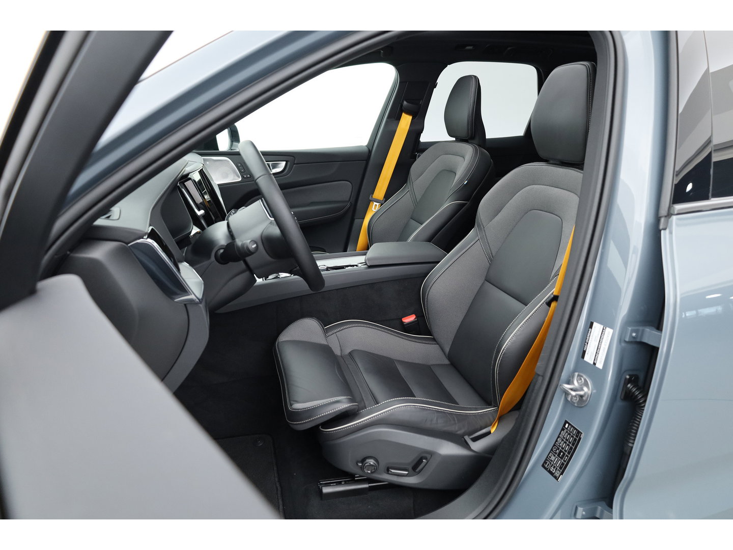 Volvo XC60 2.0 T8 Plug-in-hybrid AWD Polestar Engineered | Bowers & Wilkins | Pano | Öhlins |  | HUD | Elek. Trekhaak | 360cam | 22'' | Zwarte hemel |