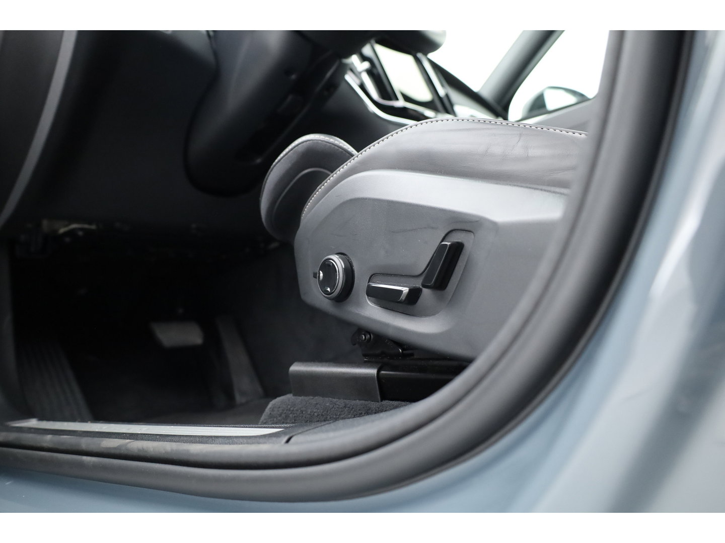 Volvo XC60 2.0 T8 Plug-in-hybrid AWD Polestar Engineered | Bowers & Wilkins | Pano | Öhlins |  | HUD | Elek. Trekhaak | 360cam | 22'' | Zwarte hemel |