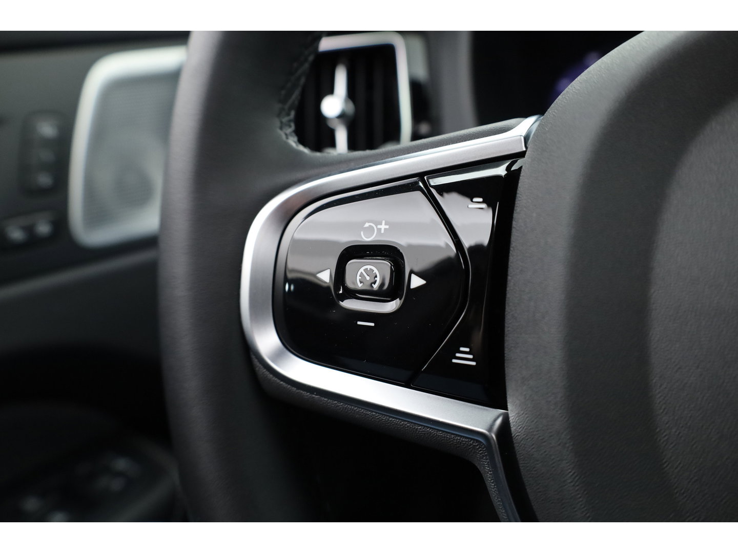 Volvo XC60 2.0 T8 Plug-in-hybrid AWD Polestar Engineered | Bowers & Wilkins | Pano | Öhlins |  | HUD | Elek. Trekhaak | 360cam | 22'' | Zwarte hemel |