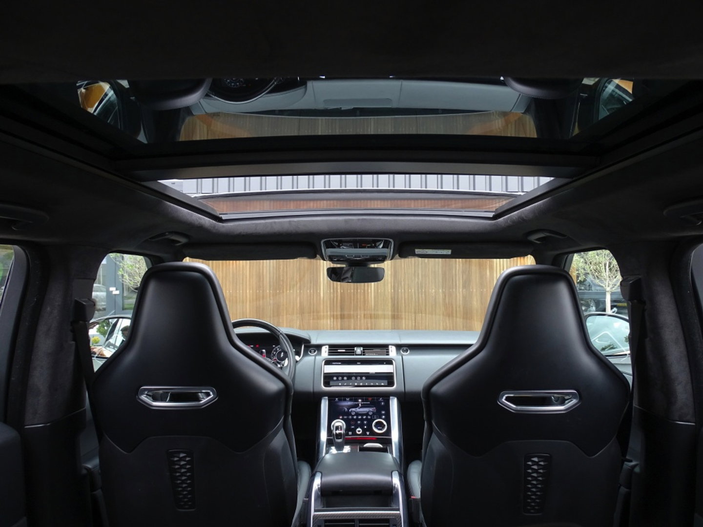 Land Rover Range Rover Sport 5.0 V8 576PK SC SVR SVO / Quicksilver RVS / Alcantara / carbon