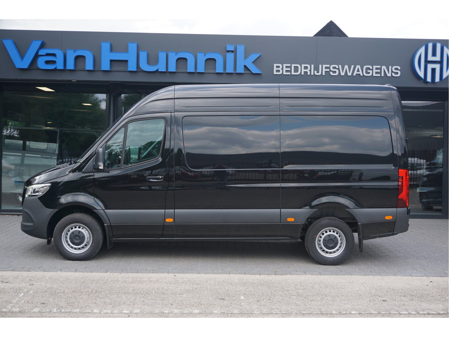 Mercedes-Benz Sprinter 317CDI Pro L2H2 BPM VRIJ!! 10.25" Mbux Cam, Gev. Stoel, 3.5T Trekgewicht, LED!! NR. A720*