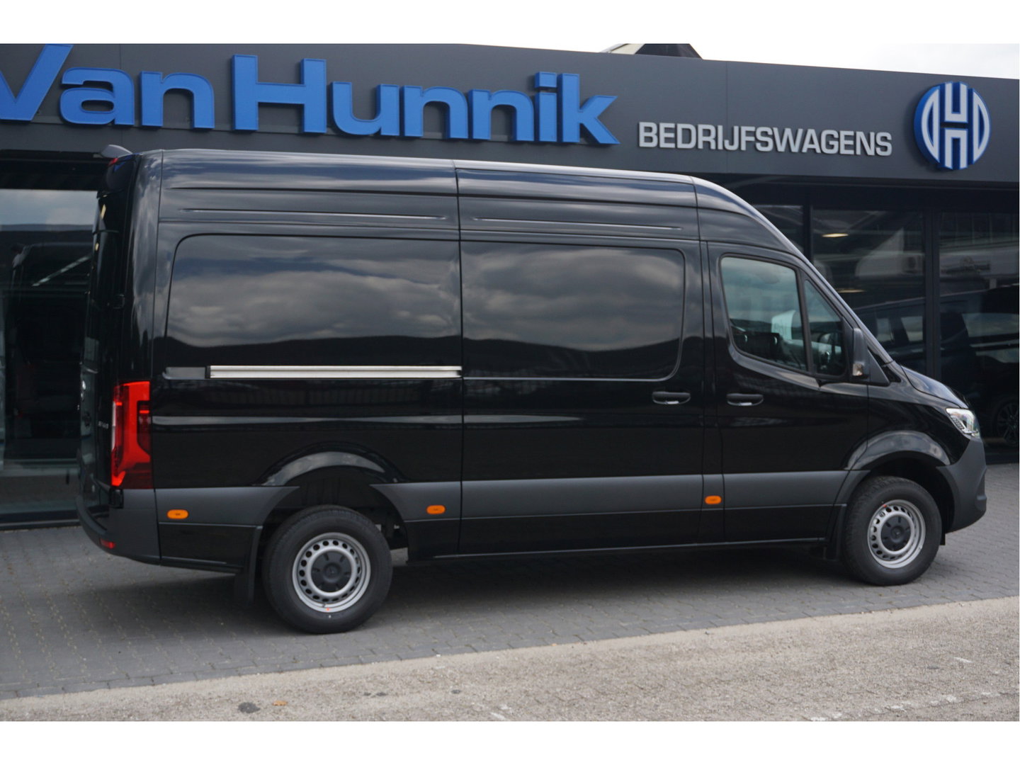 Mercedes-Benz Sprinter 317CDI Pro L2H2 BPM VRIJ!! 10.25" Mbux Cam, Gev. Stoel, 3.5T Trekgewicht, LED!! NR. A720*