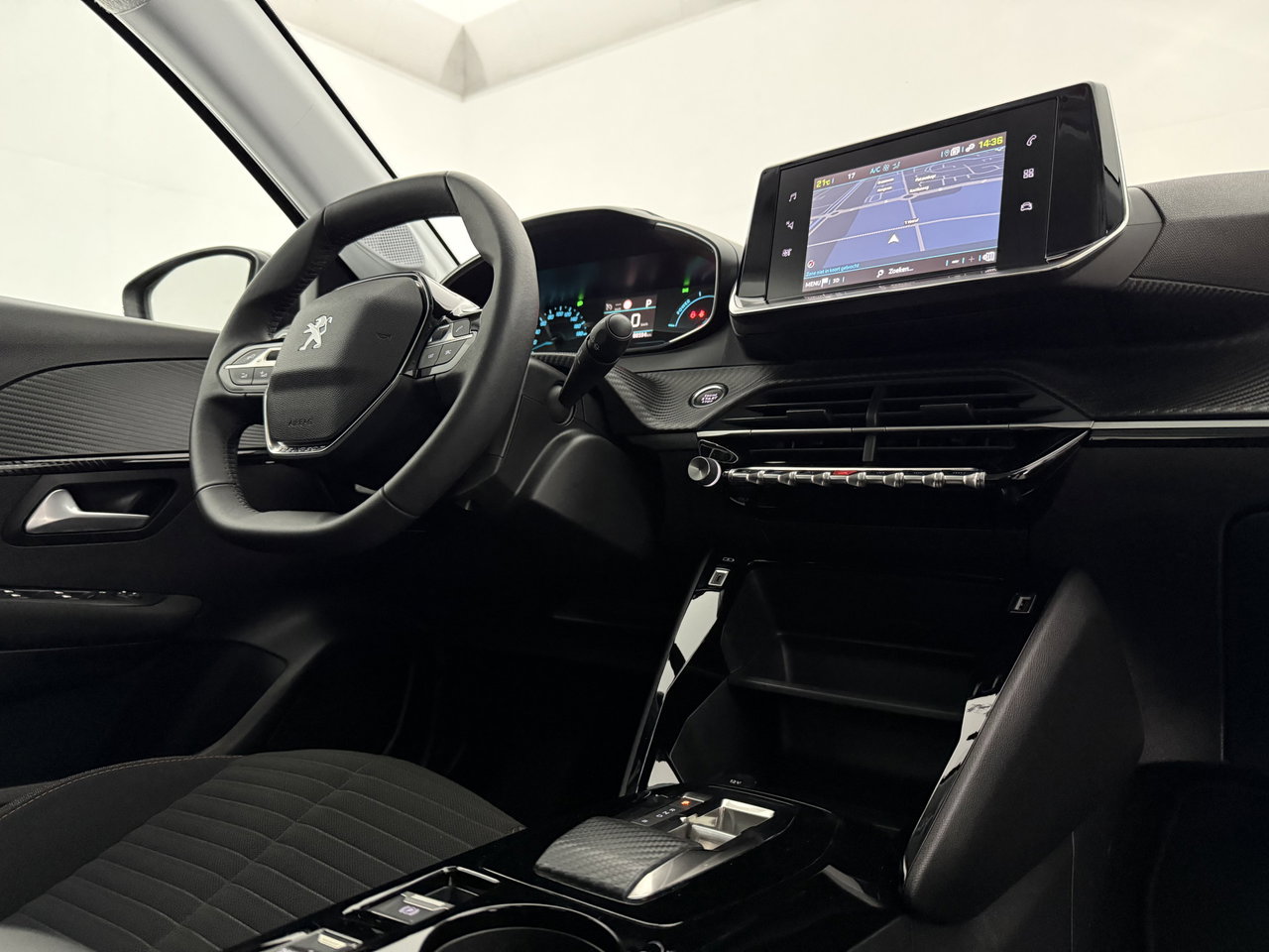 Peugeot e-208