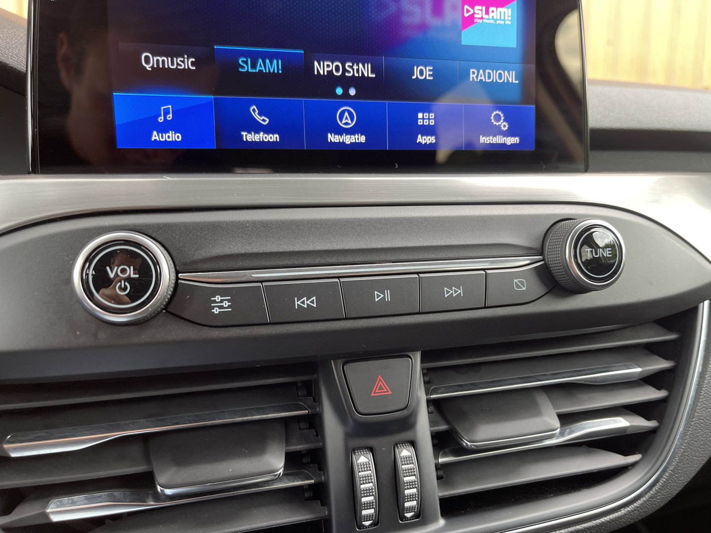 Ford FOCUS Wagon 1.0 EcoBoost Hybrid Active X Business | Apple Carplay | Rijmodus Regeling | Stoelverwarming | Stuurwielverwarming | Ford Pass Connect | DAB | Trekhaak | Isofix |