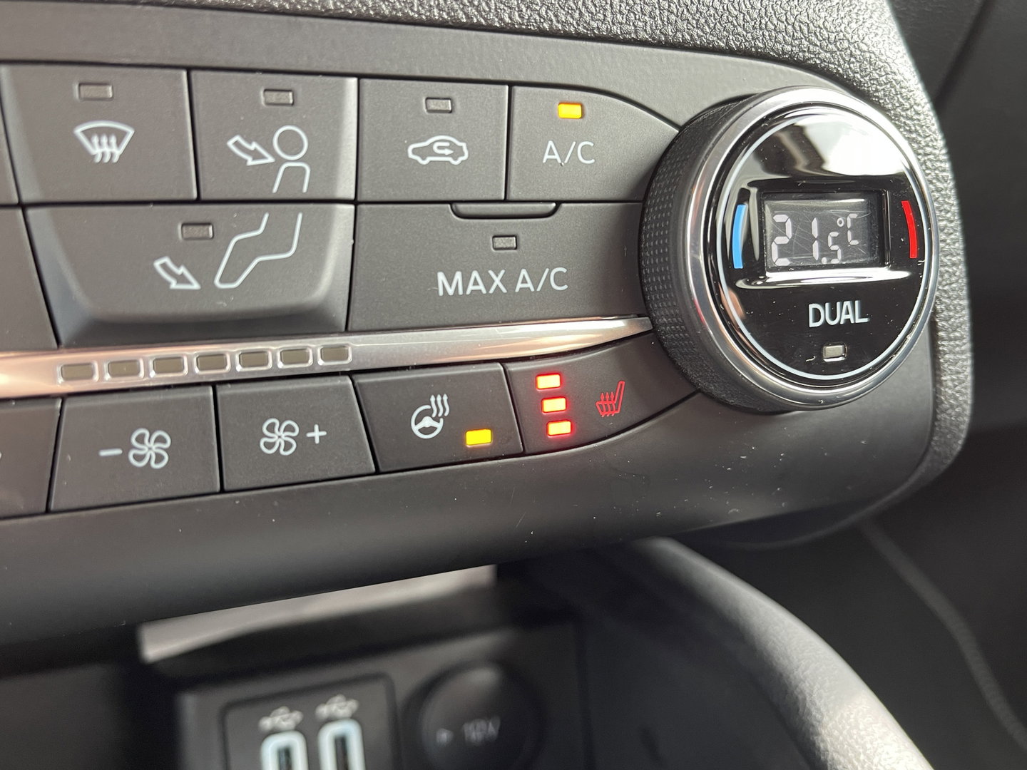 Ford FOCUS Wagon 1.0 EcoBoost Hybrid Active X Business | Apple Carplay | Rijmodus Regeling | Stoelverwarming | Stuurwielverwarming | Ford Pass Connect | DAB | Trekhaak | Isofix |
