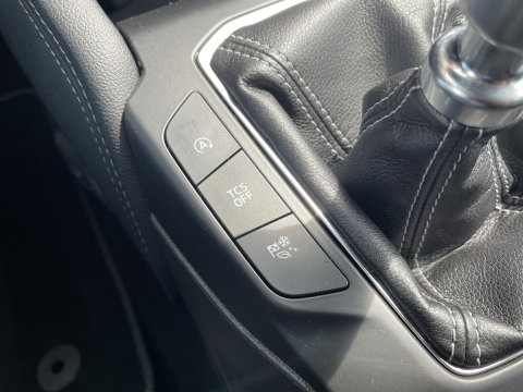 Ford FOCUS Wagon 1.0 EcoBoost Hybrid Active X Business | Apple Carplay | Rijmodus Regeling | Stoelverwarming | Stuurwielverwarming | Ford Pass Connect | DAB | Trekhaak | Isofix |