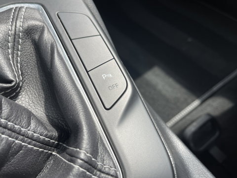 Ford FOCUS Wagon 1.0 EcoBoost Hybrid Active X Business | Apple Carplay | Rijmodus Regeling | Stoelverwarming | Stuurwielverwarming | Ford Pass Connect | DAB | Trekhaak | Isofix |