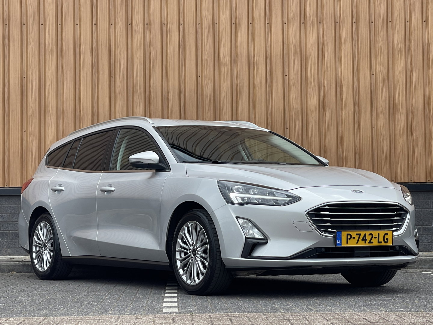 Ford FOCUS Wagon 1.0 EcoBoost Hybrid Active X Business | Apple Carplay | Rijmodus Regeling | Stoelverwarming | Stuurwielverwarming | Ford Pass Connect | DAB | Trekhaak | Isofix |
