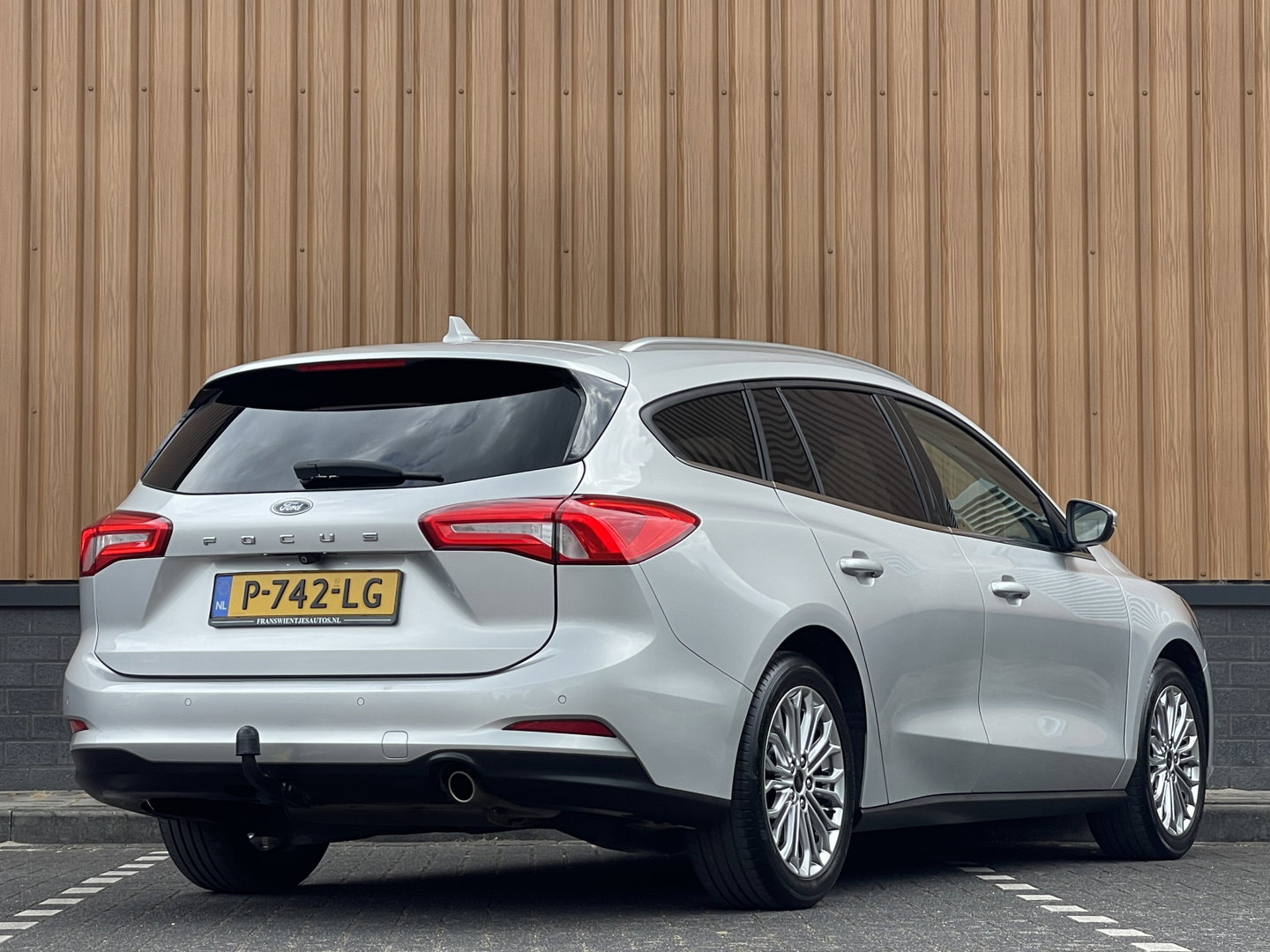 Ford FOCUS Wagon 1.0 EcoBoost Hybrid Active X Business | Apple Carplay | Rijmodus Regeling | Stoelverwarming | Stuurwielverwarming | Ford Pass Connect | DAB | Trekhaak | Isofix |
