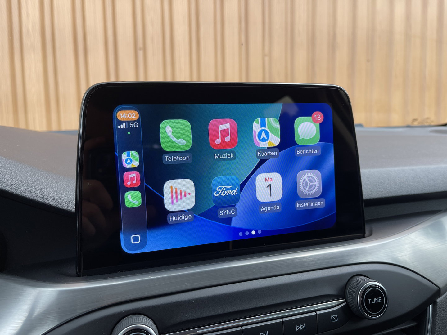 Ford FOCUS Wagon 1.0 EcoBoost Hybrid Active X Business | Apple Carplay | Rijmodus Regeling | Stoelverwarming | Stuurwielverwarming | Ford Pass Connect | DAB | Trekhaak | Isofix |