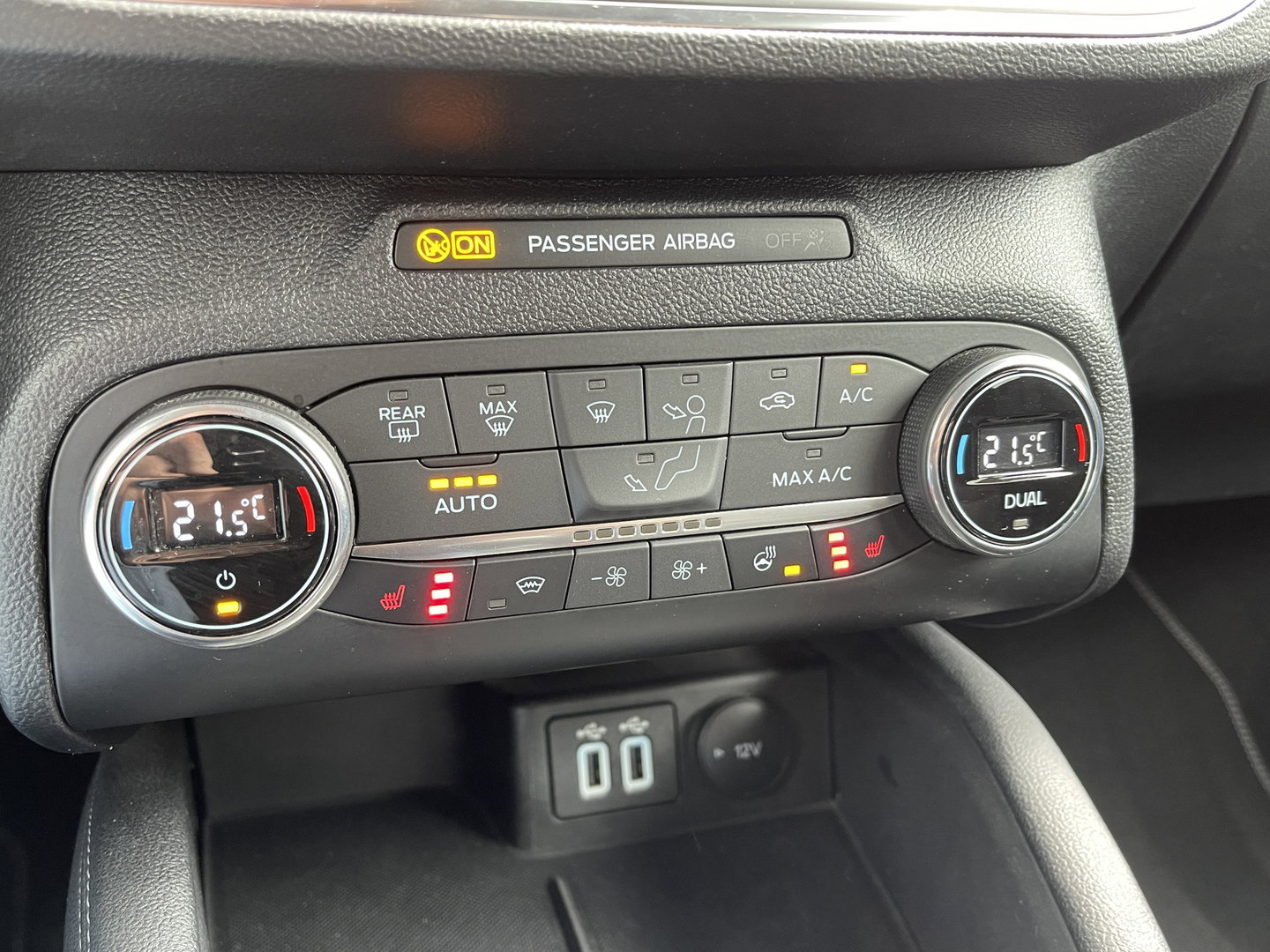 Ford FOCUS Wagon 1.0 EcoBoost Hybrid Active X Business | Apple Carplay | Rijmodus Regeling | Stoelverwarming | Stuurwielverwarming | Ford Pass Connect | DAB | Trekhaak | Isofix |