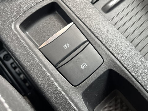 Ford FOCUS Wagon 1.0 EcoBoost Hybrid Active X Business | Apple Carplay | Rijmodus Regeling | Stoelverwarming | Stuurwielverwarming | Ford Pass Connect | DAB | Trekhaak | Isofix |