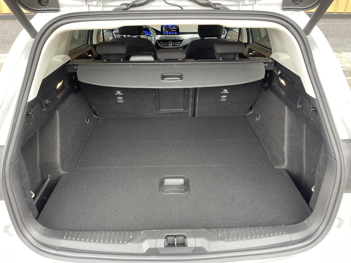 Ford FOCUS Wagon 1.0 EcoBoost Hybrid Active X Business | Apple Carplay | Rijmodus Regeling | Stoelverwarming | Stuurwielverwarming | Ford Pass Connect | DAB | Trekhaak | Isofix |