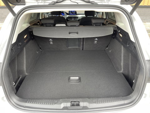 Ford FOCUS Wagon 1.0 EcoBoost Hybrid Active X Business | Apple Carplay | Rijmodus Regeling | Stoelverwarming | Stuurwielverwarming | Ford Pass Connect | DAB | Trekhaak | Isofix |