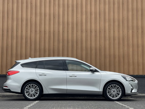 Ford FOCUS Wagon 1.0 EcoBoost Hybrid Active X Business | Apple Carplay | Rijmodus Regeling | Stoelverwarming | Stuurwielverwarming | Ford Pass Connect | DAB | Trekhaak | Isofix |