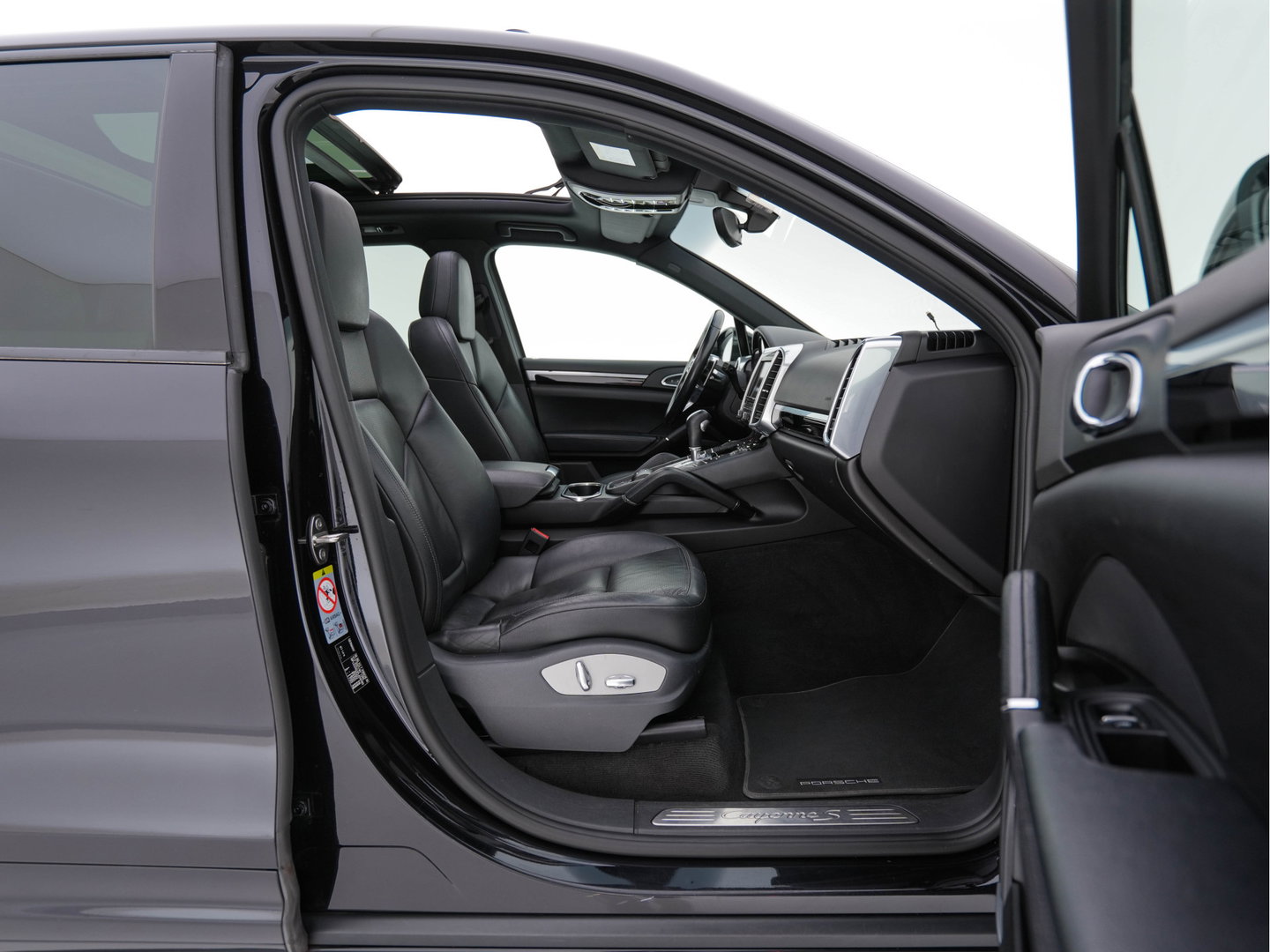Porsche Cayenne 3.0 S E-Hybrid AWD (Plug-In) Aut. *PANO | LEATHER | XENON | MEMORY-PACK | NAVI-FULLMAP | HEATED-COMFORTSEATS | CAMERA | SHIFTPADDLES | PRIVACY-GLASS | ECC | PDC | CRUISE | TOWBAR | 21''ALU*