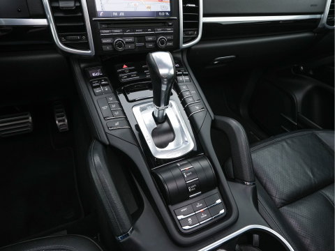 Porsche Cayenne 3.0 S E-Hybrid AWD (Plug-In) Aut. *PANO | LEATHER | XENON | MEMORY-PACK | NAVI-FULLMAP | HEATED-COMFORTSEATS | CAMERA | SHIFTPADDLES | PRIVACY-GLASS | ECC | PDC | CRUISE | TOWBAR | 21''ALU*