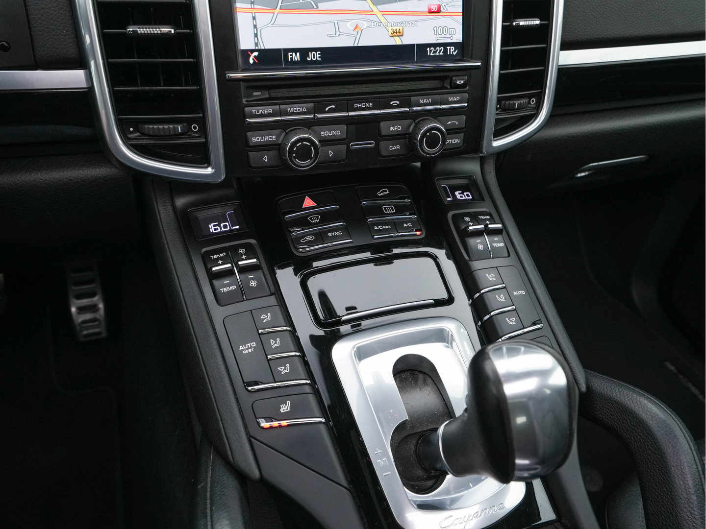 Porsche Cayenne 3.0 S E-Hybrid AWD (Plug-In) Aut. *PANO | LEATHER | XENON | MEMORY-PACK | NAVI-FULLMAP | HEATED-COMFORTSEATS | CAMERA | SHIFTPADDLES | PRIVACY-GLASS | ECC | PDC | CRUISE | TOWBAR | 21''ALU*