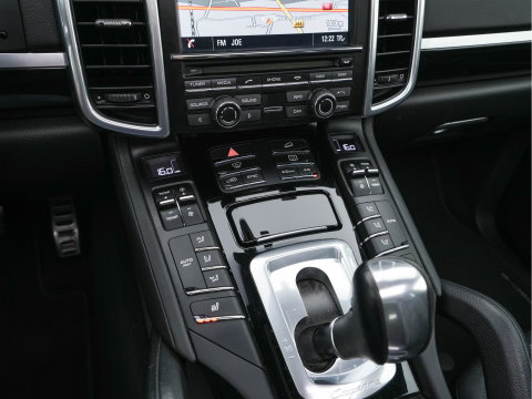 Porsche Cayenne 3.0 S E-Hybrid AWD (Plug-In) Aut. *PANO | LEATHER | XENON | MEMORY-PACK | NAVI-FULLMAP | HEATED-COMFORTSEATS | CAMERA | SHIFTPADDLES | PRIVACY-GLASS | ECC | PDC | CRUISE | TOWBAR | 21''ALU*