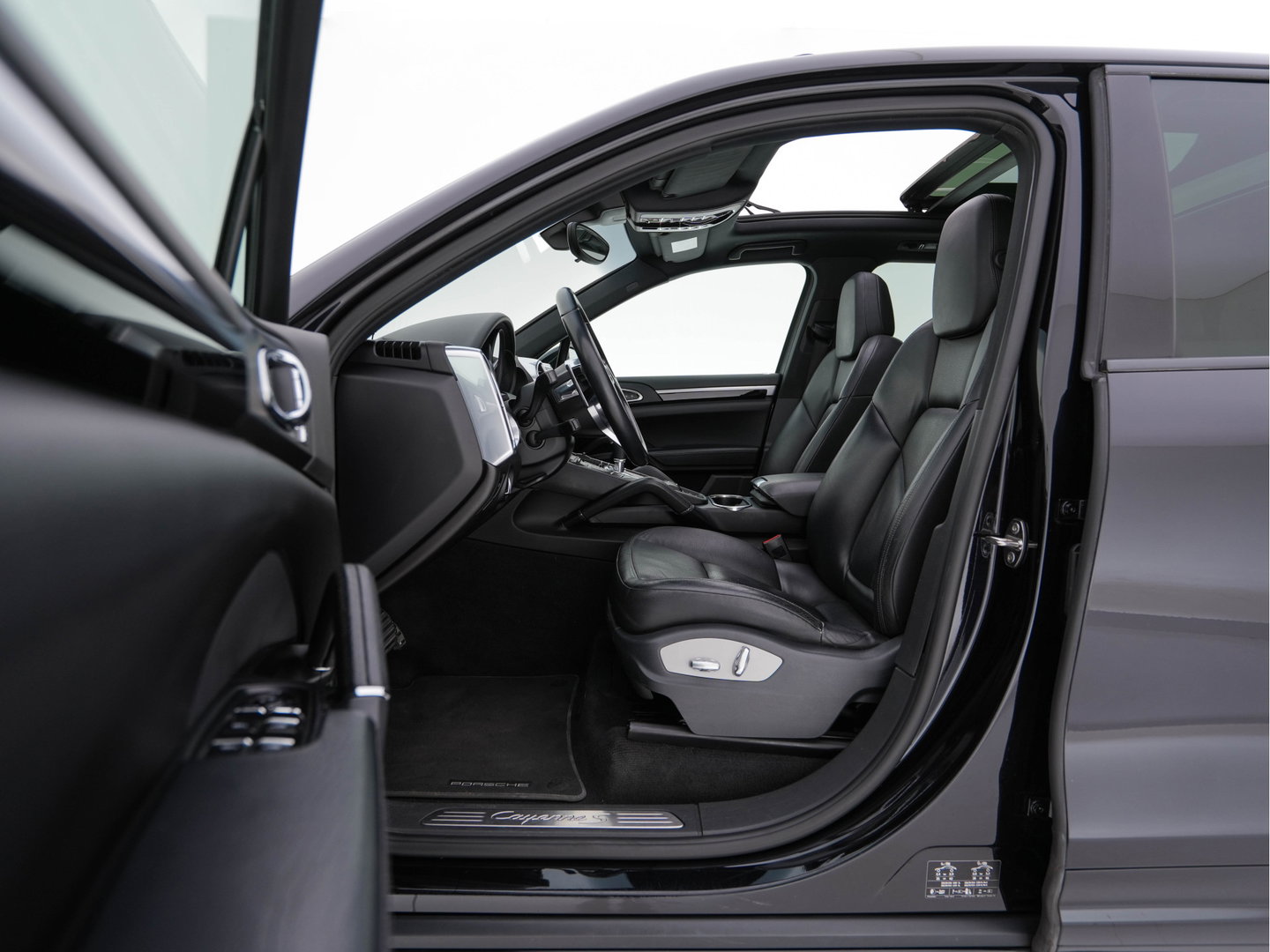 Porsche Cayenne 3.0 S E-Hybrid AWD (Plug-In) Aut. *PANO | LEATHER | XENON | MEMORY-PACK | NAVI-FULLMAP | HEATED-COMFORTSEATS | CAMERA | SHIFTPADDLES | PRIVACY-GLASS | ECC | PDC | CRUISE | TOWBAR | 21''ALU*