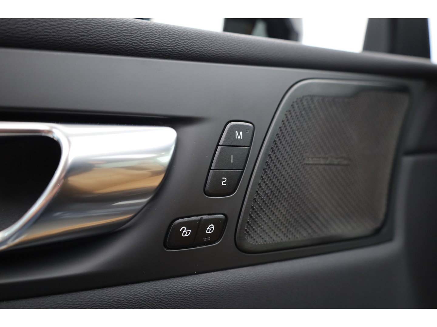 Volvo XC60 T6 Plug-in hybrid Plus Dark | SOH 99.6% | Pano | Stoelventilatie | 360cam | Memory Seats | H&K Audio | Stoel-Stuurverw. | Adapt. Cruise  x