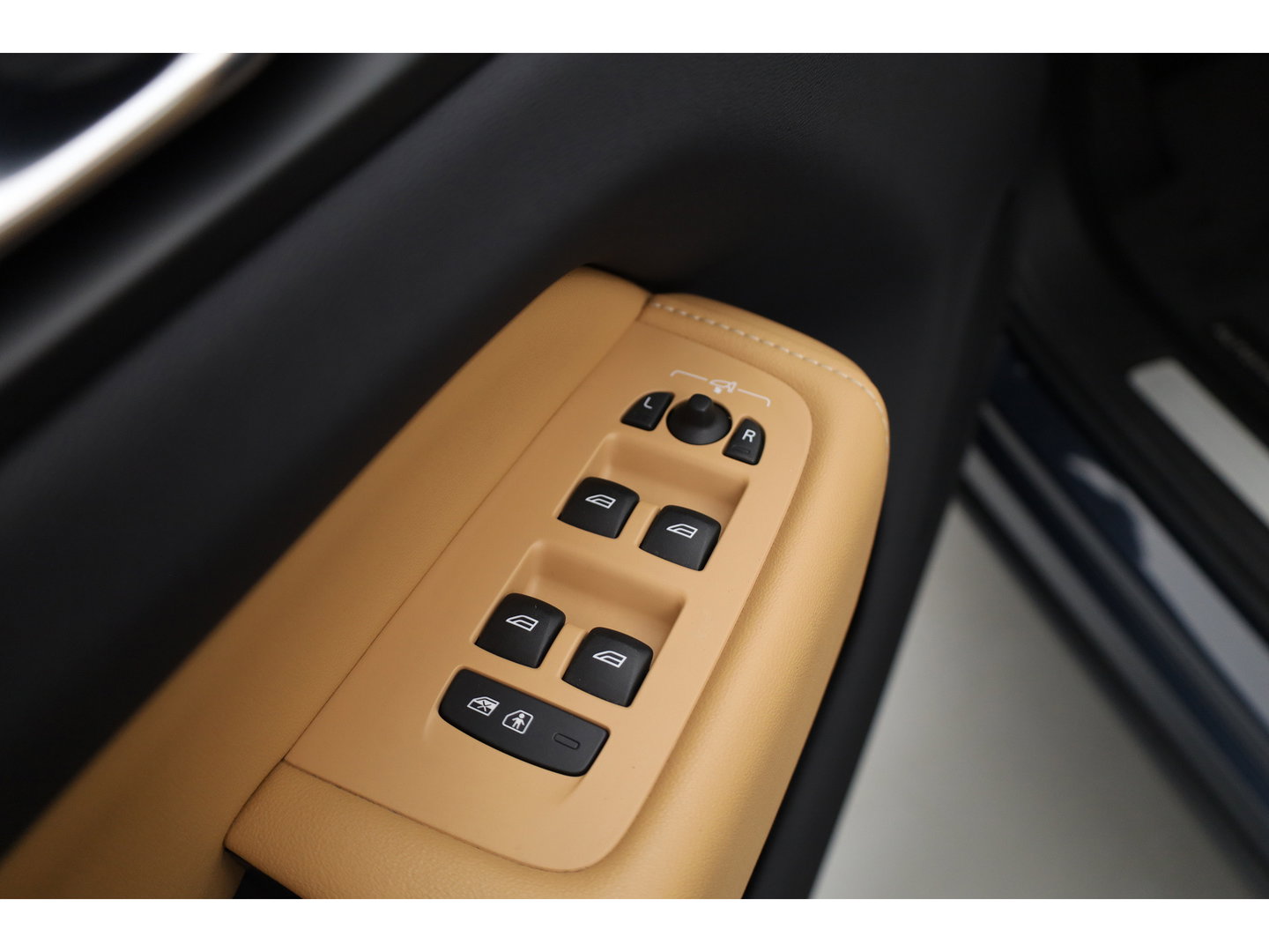 Volvo XC60 T6 Plug-in hybrid Plus Dark | SOH 99.6% | Pano | Stoelventilatie | 360cam | Memory Seats | H&K Audio | Stoel-Stuurverw. | Adapt. Cruise  x