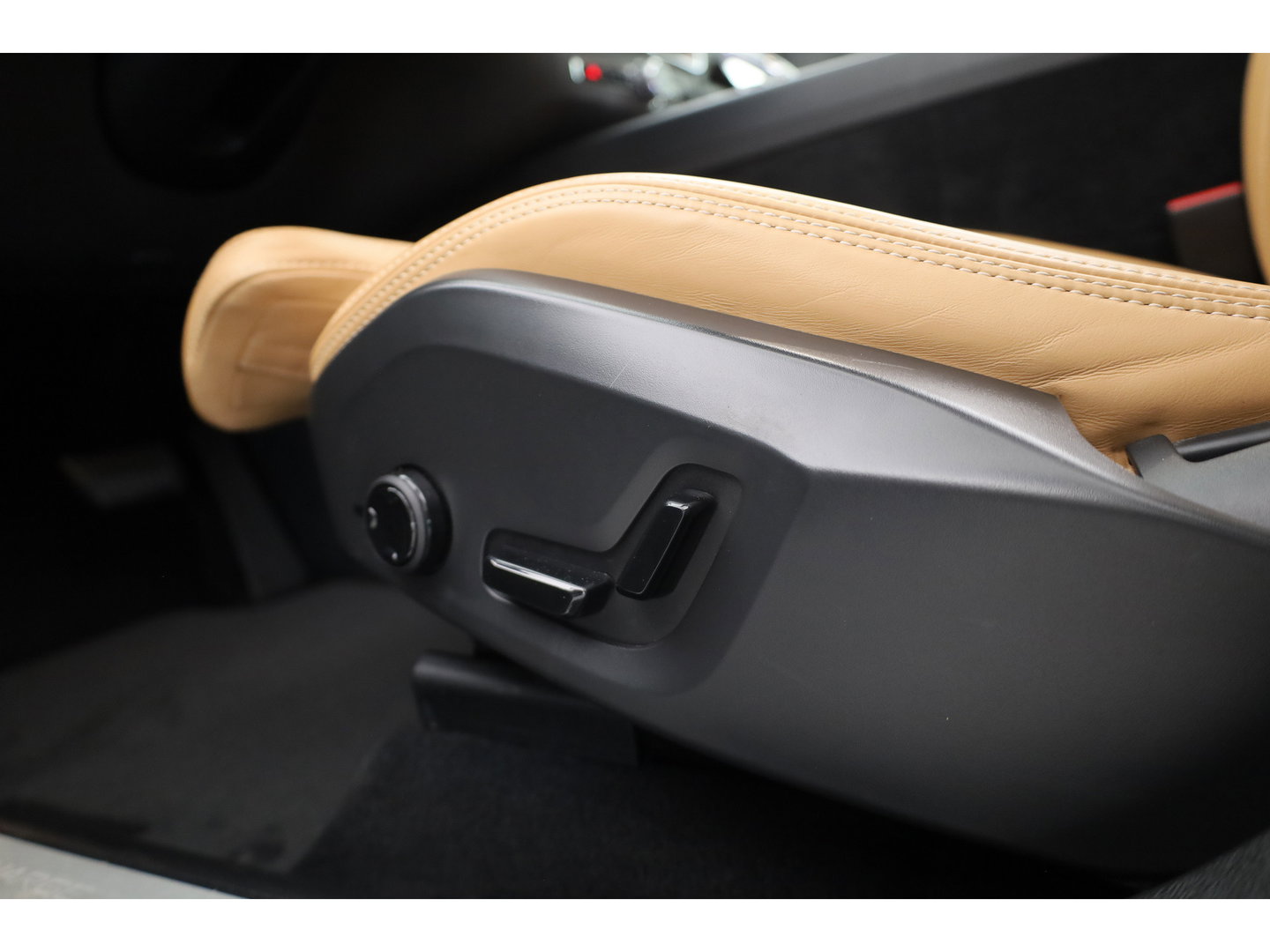 Volvo XC60 T6 Plug-in hybrid Plus Dark | SOH 99.6% | Pano | Stoelventilatie | 360cam | Memory Seats | H&K Audio | Stoel-Stuurverw. | Adapt. Cruise  x