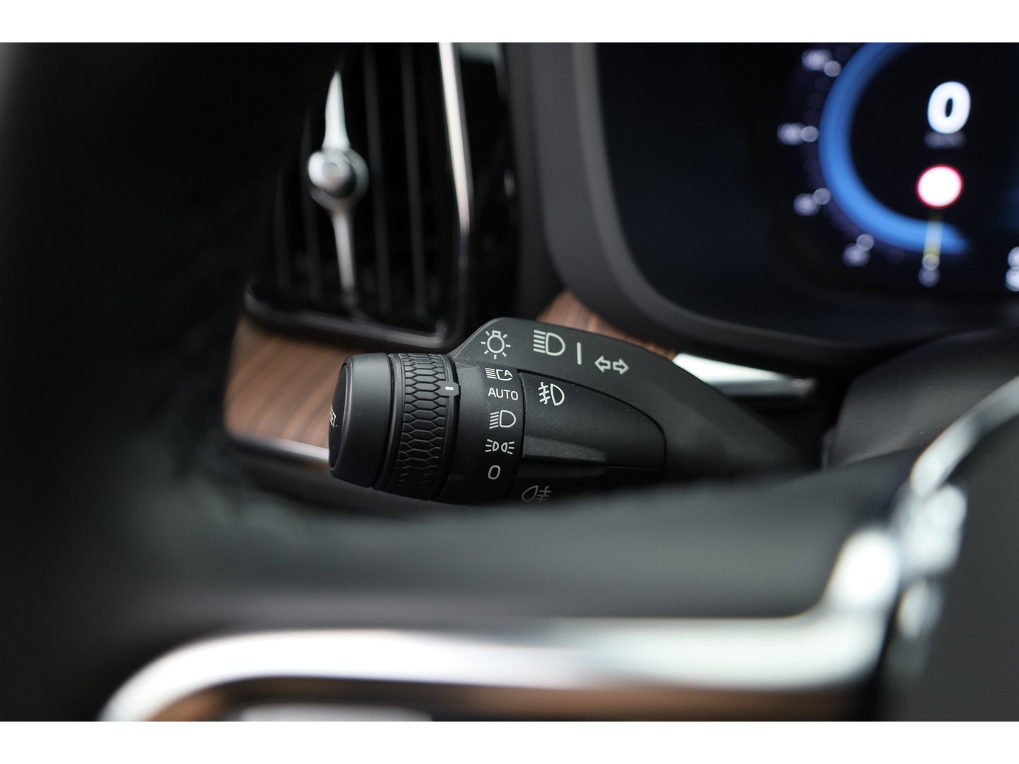 Volvo XC60 T6 Plug-in hybrid Plus Dark | SOH 99.6% | Pano | Stoelventilatie | 360cam | Memory Seats | H&K Audio | Stoel-Stuurverw. | Adapt. Cruise  x