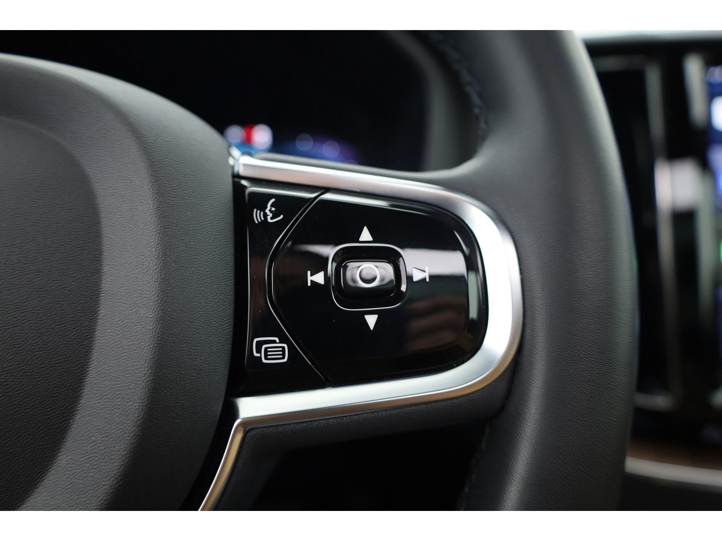Volvo XC60 T6 Plug-in hybrid Plus Dark | SOH 99.6% | Pano | Stoelventilatie | 360cam | Memory Seats | H&K Audio | Stoel-Stuurverw. | Adapt. Cruise  x