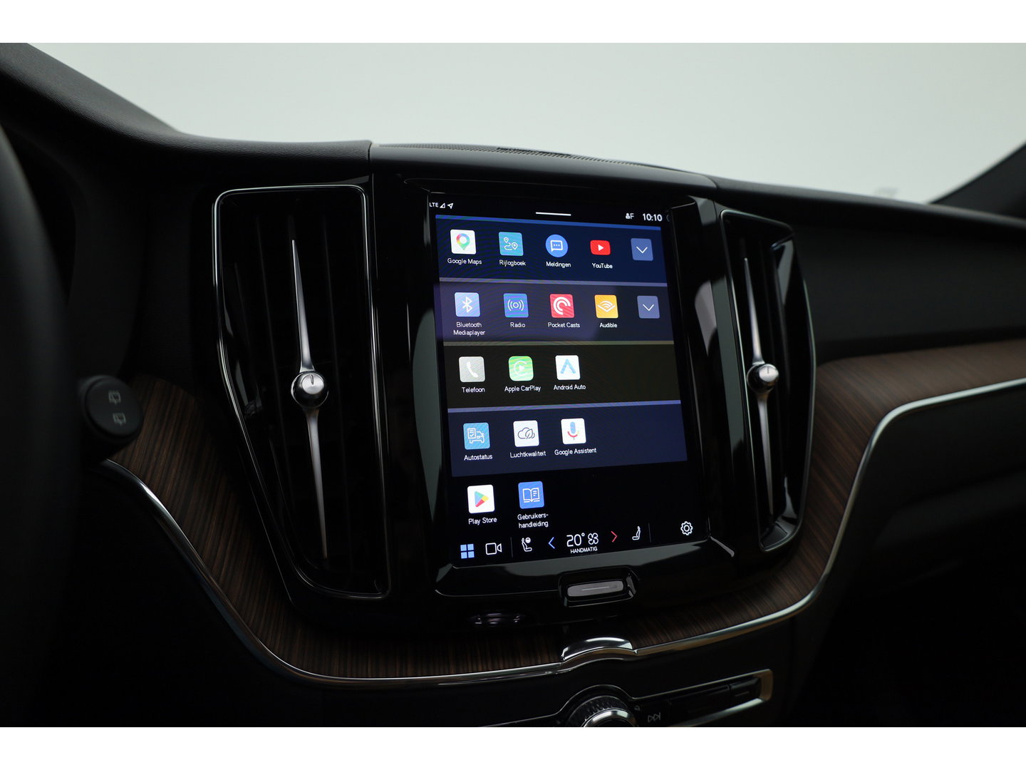 Volvo XC60 T6 Plug-in hybrid Plus Dark | SOH 99.6% | Pano | Stoelventilatie | 360cam | Memory Seats | H&K Audio | Stoel-Stuurverw. | Adapt. Cruise  x