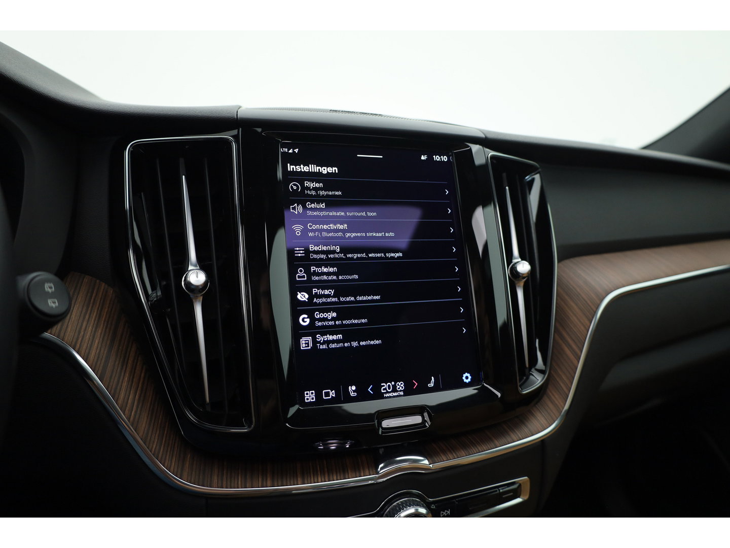 Volvo XC60 T6 Plug-in hybrid Plus Dark | SOH 99.6% | Pano | Stoelventilatie | 360cam | Memory Seats | H&K Audio | Stoel-Stuurverw. | Adapt. Cruise  x