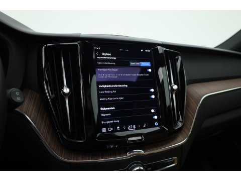 Volvo XC60 T6 Plug-in hybrid Plus Dark | SOH 99.6% | Pano | Stoelventilatie | 360cam | Memory Seats | H&K Audio | Stoel-Stuurverw. | Adapt. Cruise  x