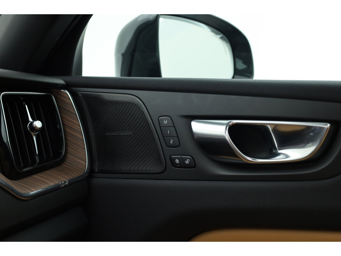 Volvo XC60 T6 Plug-in hybrid Plus Dark | SOH 99.6% | Pano | Stoelventilatie | 360cam | Memory Seats | H&K Audio | Stoel-Stuurverw. | Adapt. Cruise  x