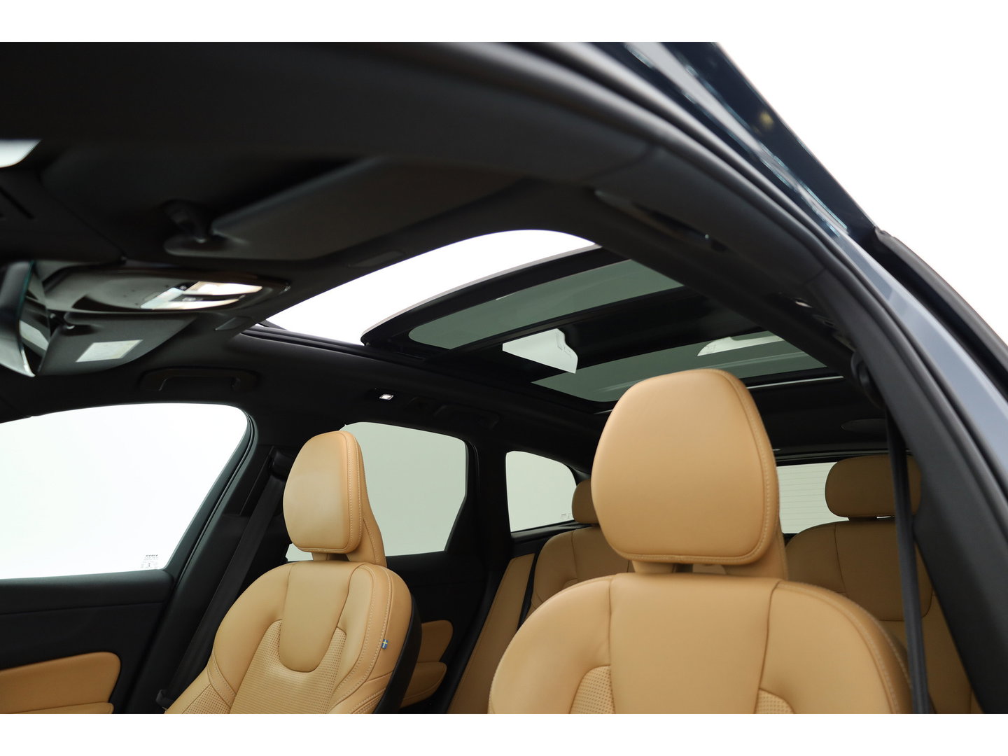 Volvo XC60 T6 Plug-in hybrid Plus Dark | SOH 99.6% | Pano | Stoelventilatie | 360cam | Memory Seats | H&K Audio | Stoel-Stuurverw. | Adapt. Cruise  x