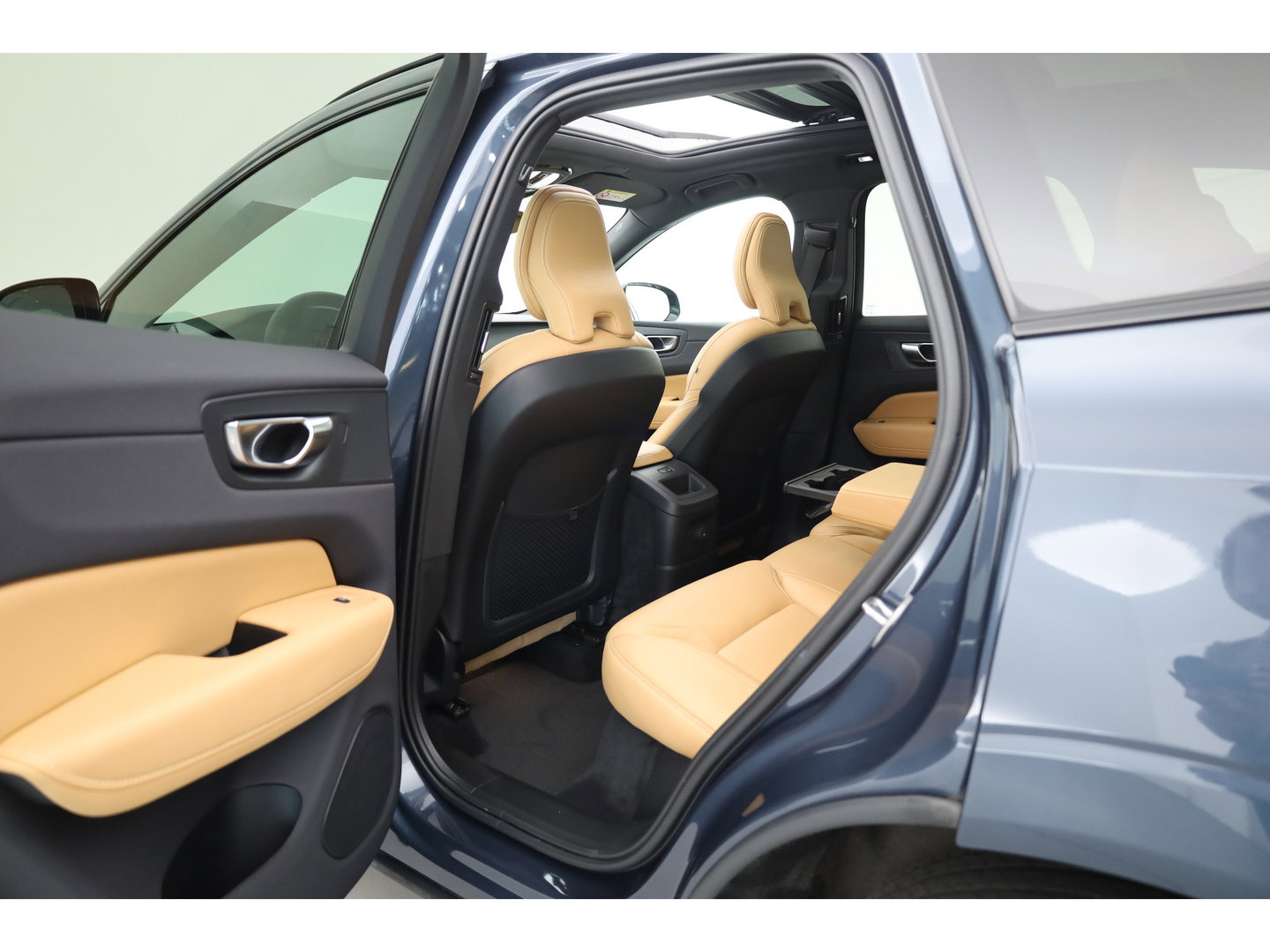 Volvo XC60 T6 Plug-in hybrid Plus Dark | SOH 99.6% | Pano | Stoelventilatie | 360cam | Memory Seats | H&K Audio | Stoel-Stuurverw. | Adapt. Cruise  x