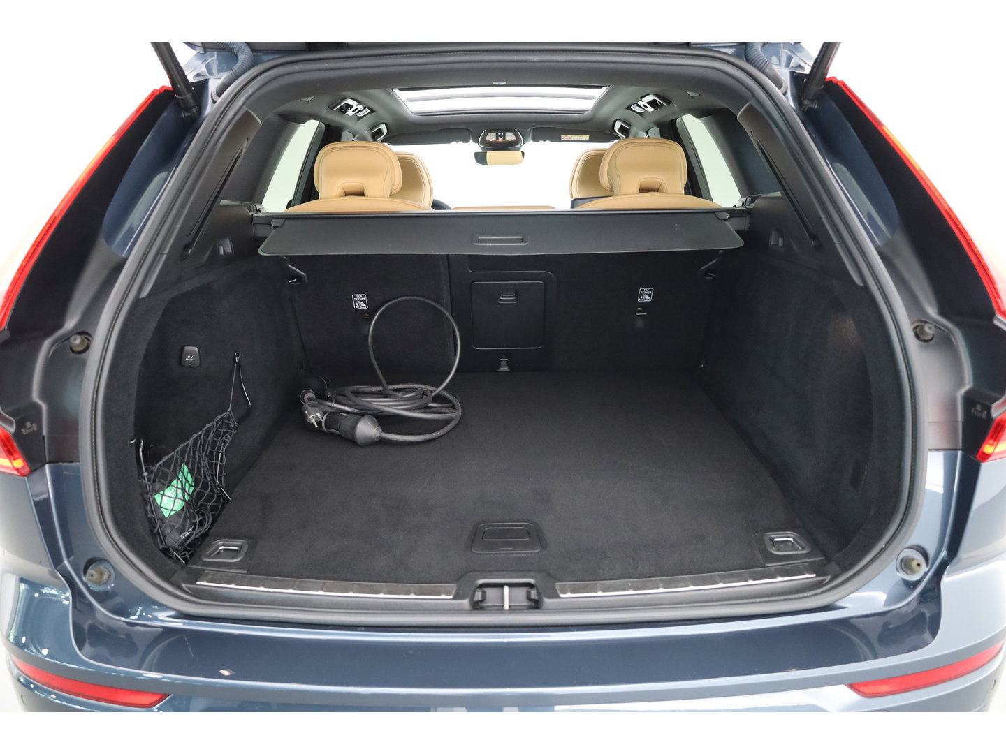 Volvo XC60 T6 Plug-in hybrid Plus Dark | SOH 99.6% | Pano | Stoelventilatie | 360cam | Memory Seats | H&K Audio | Stoel-Stuurverw. | Adapt. Cruise  x