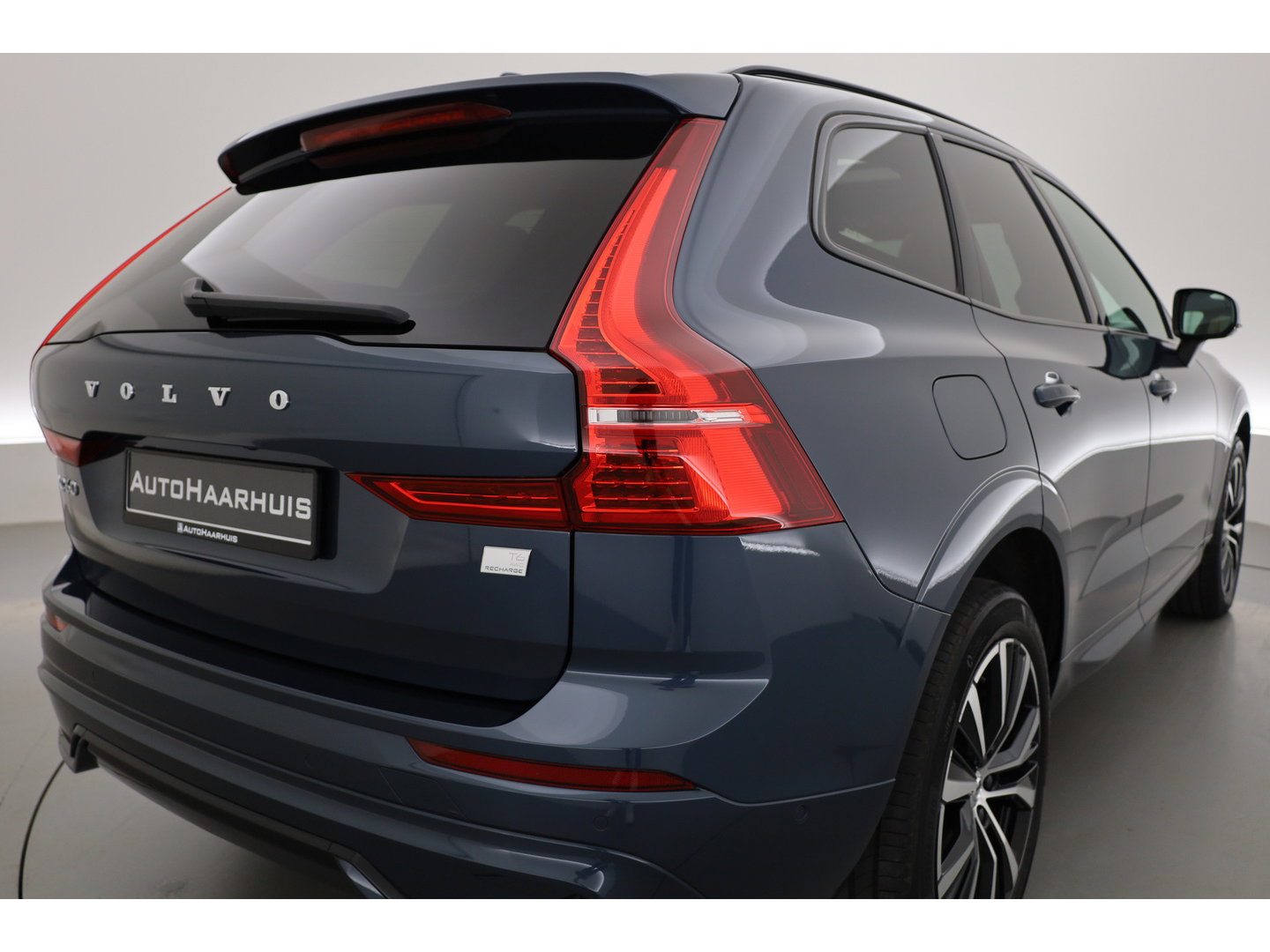 Volvo XC60 T6 Plug-in hybrid Plus Dark | SOH 99.6% | Pano | Stoelventilatie | 360cam | Memory Seats | H&K Audio | Stoel-Stuurverw. | Adapt. Cruise  x