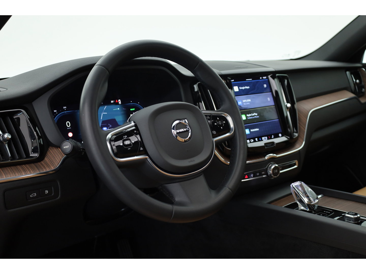 Volvo XC60 T6 Plug-in hybrid Plus Dark | SOH 99.6% | Pano | Stoelventilatie | 360cam | Memory Seats | H&K Audio | Stoel-Stuurverw. | Adapt. Cruise  x