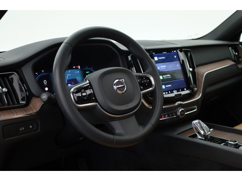Volvo XC60 T6 Plug-in hybrid Plus Dark | SOH 99.6% | Pano | Stoelventilatie | 360cam | Memory Seats | H&K Audio | Stoel-Stuurverw. | Adapt. Cruise  x