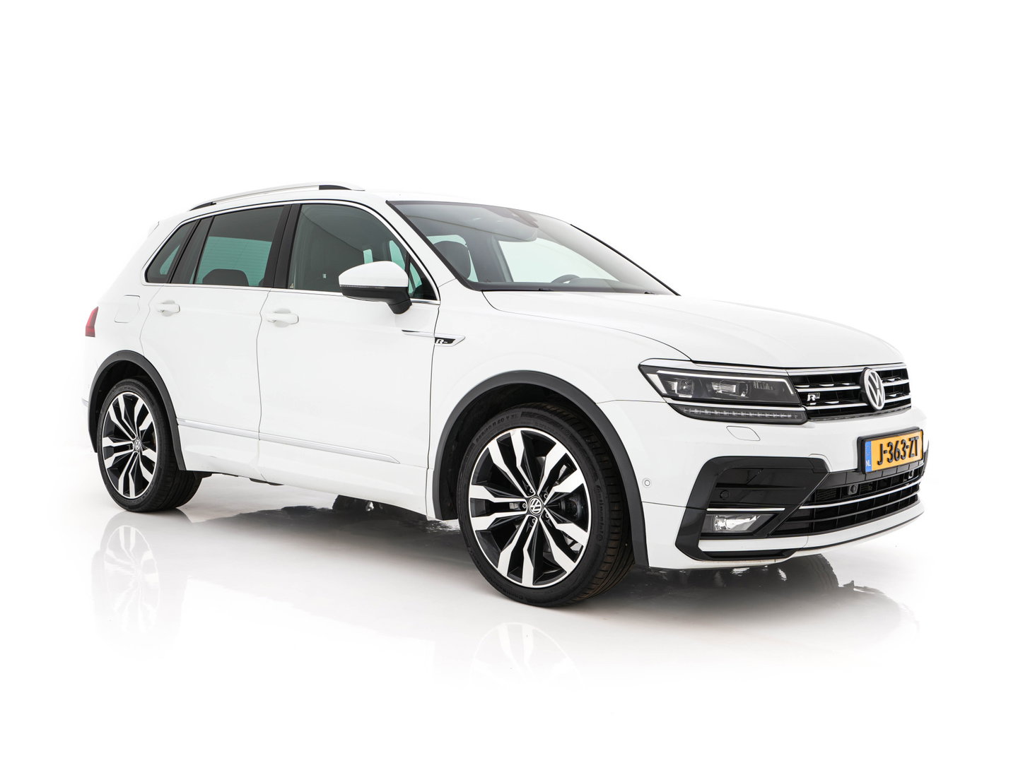 Volkswagen Tiguan 2.0 TSI 4Motion (⚠️) R-Line Highline Aut. *ADAPTIVE-CRUISE | LEATHER-MICROFIBRE | FULL-LED | NAVI-FULLMAP | HEATED-SPORTSEATS | CAMERA | SHIFTPADDLES | PRIVACYGLASS | CARPLAY | ECC | PDC | 20''ALU*