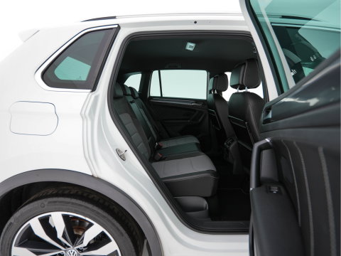 Volkswagen Tiguan 2.0 TSI 4Motion (⚠️) R-Line Highline Aut. *ADAPTIVE-CRUISE | LEATHER-MICROFIBRE | FULL-LED | NAVI-FULLMAP | HEATED-SPORTSEATS | CAMERA | SHIFTPADDLES | PRIVACYGLASS | CARPLAY | ECC | PDC | 20''ALU*