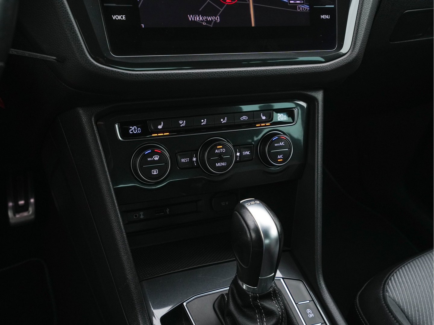 Volkswagen Tiguan 2.0 TSI 4Motion (⚠️) R-Line Highline Aut. *ADAPTIVE-CRUISE | LEATHER-MICROFIBRE | FULL-LED | NAVI-FULLMAP | HEATED-SPORTSEATS | CAMERA | SHIFTPADDLES | PRIVACYGLASS | CARPLAY | ECC | PDC | 20''ALU*