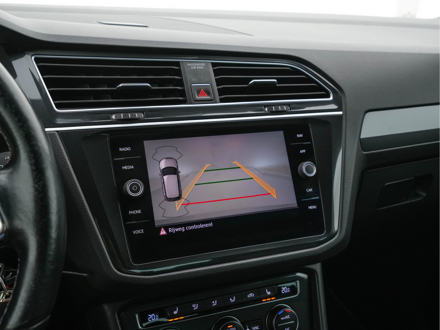 Volkswagen Tiguan 2.0 TSI 4Motion (⚠️) R-Line Highline Aut. *ADAPTIVE-CRUISE | LEATHER-MICROFIBRE | FULL-LED | NAVI-FULLMAP | HEATED-SPORTSEATS | CAMERA | SHIFTPADDLES | PRIVACYGLASS | CARPLAY | ECC | PDC | 20''ALU*