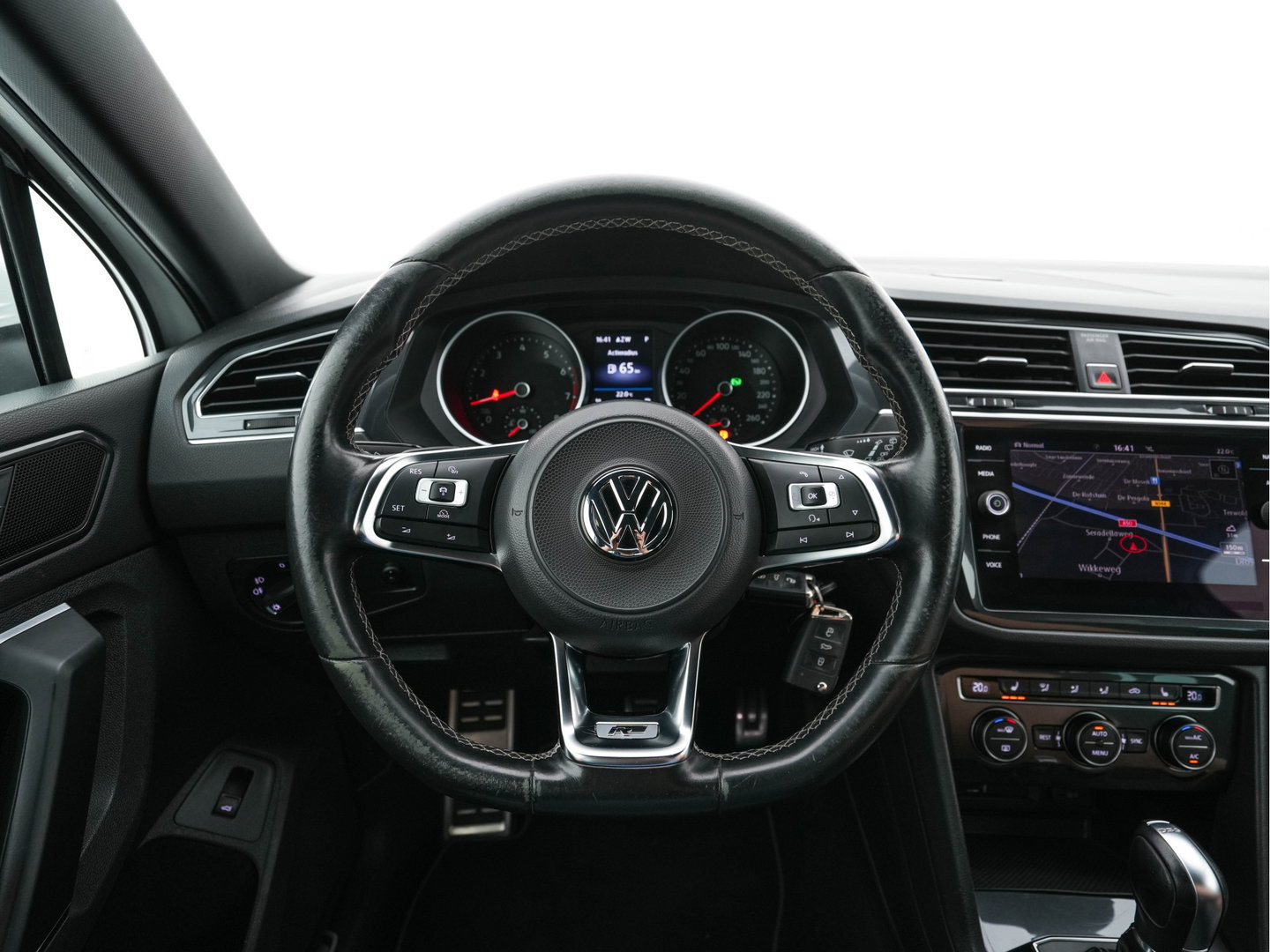 Volkswagen Tiguan 2.0 TSI 4Motion (⚠️) R-Line Highline Aut. *ADAPTIVE-CRUISE | LEATHER-MICROFIBRE | FULL-LED | NAVI-FULLMAP | HEATED-SPORTSEATS | CAMERA | SHIFTPADDLES | PRIVACYGLASS | CARPLAY | ECC | PDC | 20''ALU*
