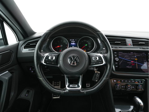 Volkswagen Tiguan 2.0 TSI 4Motion (⚠️) R-Line Highline Aut. *ADAPTIVE-CRUISE | LEATHER-MICROFIBRE | FULL-LED | NAVI-FULLMAP | HEATED-SPORTSEATS | CAMERA | SHIFTPADDLES | PRIVACYGLASS | CARPLAY | ECC | PDC | 20''ALU*