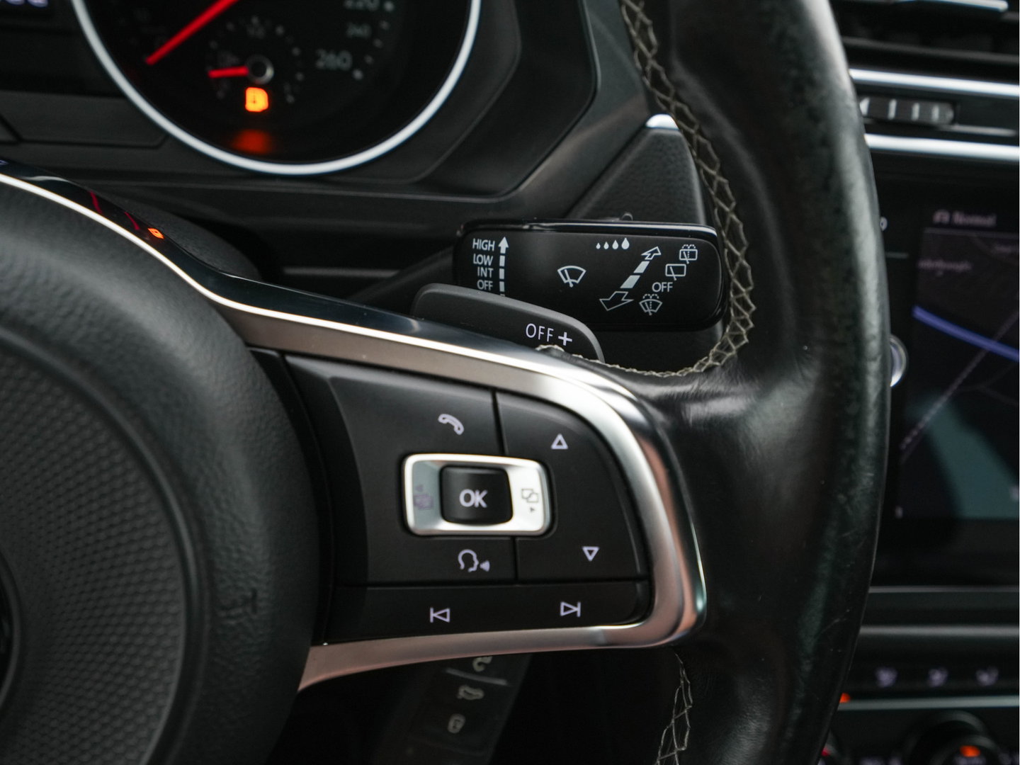 Volkswagen Tiguan 2.0 TSI 4Motion (⚠️) R-Line Highline Aut. *ADAPTIVE-CRUISE | LEATHER-MICROFIBRE | FULL-LED | NAVI-FULLMAP | HEATED-SPORTSEATS | CAMERA | SHIFTPADDLES | PRIVACYGLASS | CARPLAY | ECC | PDC | 20''ALU*